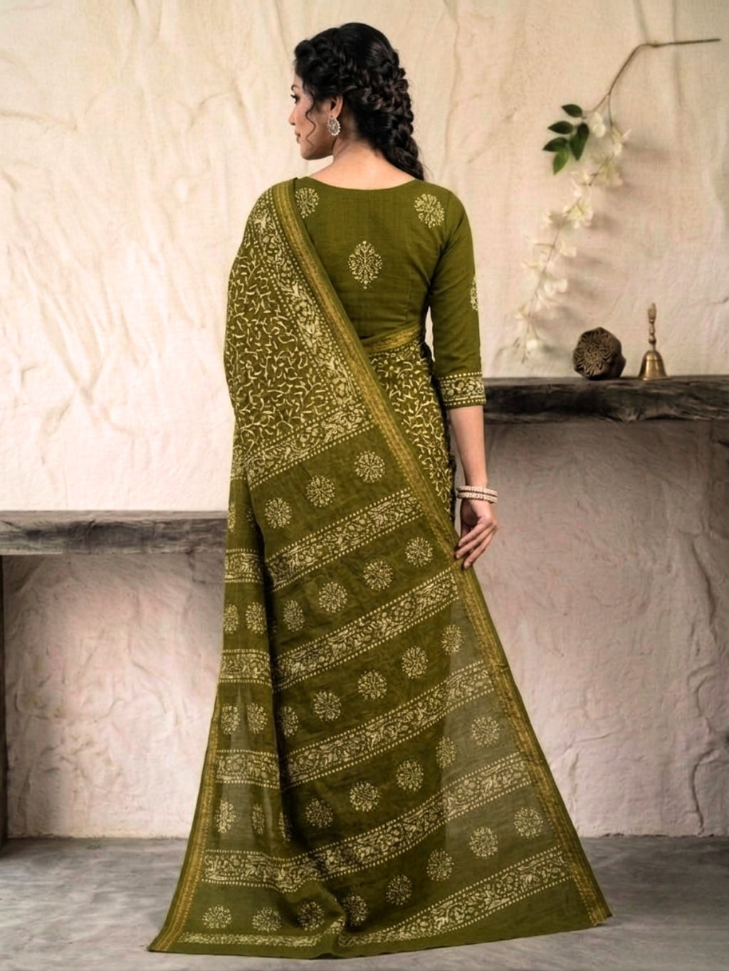 Olive Green Captivating Cotton Batik Saree with Blouse Piece