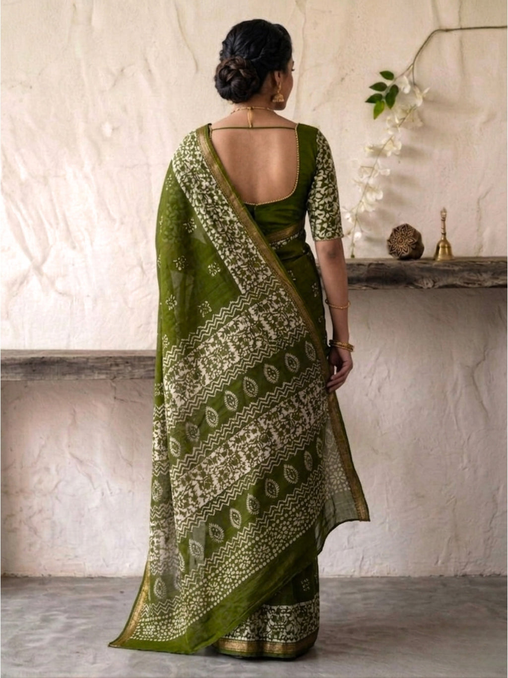 Olive Green Captivating Cotton Batik Saree with Blouse Piece