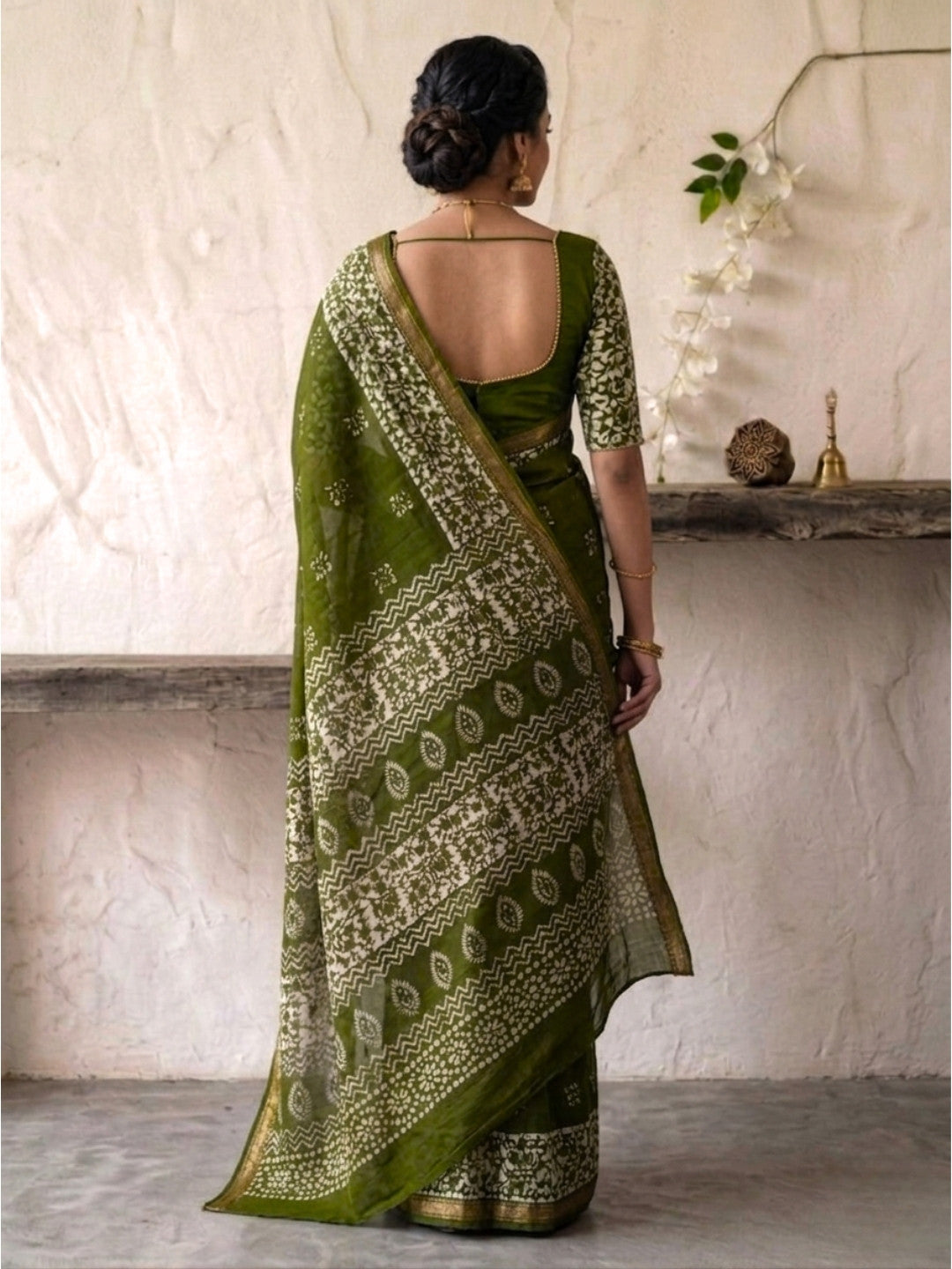 Olive Green Captivating Cotton Batik Saree with Blouse Piece