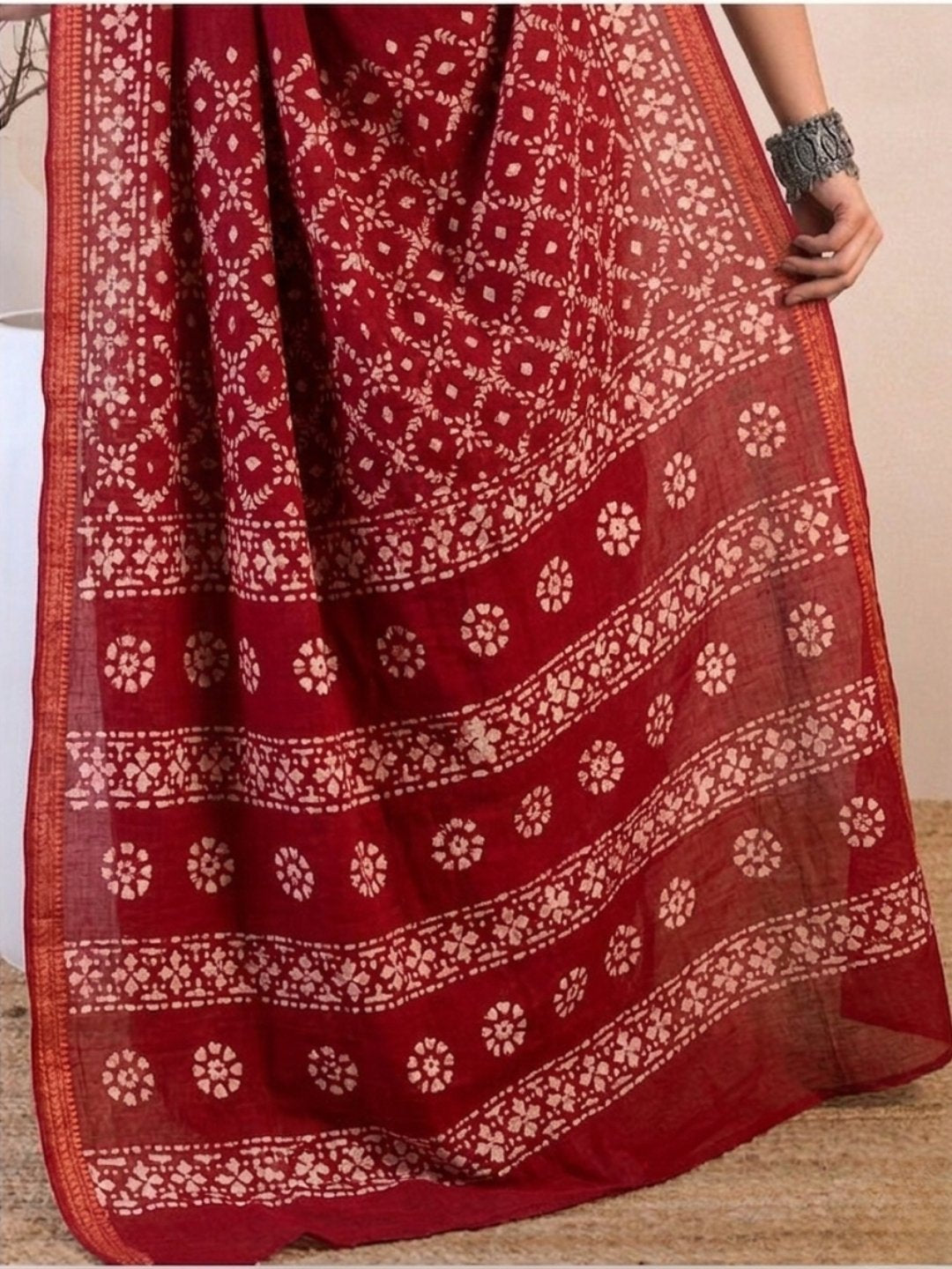Red Contemporary Cotton Batik Saree with Blouse Piece