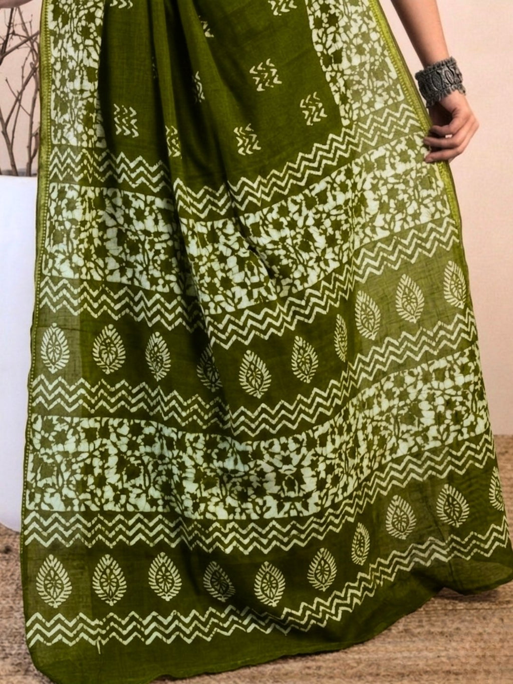 Olive Green Captivating Cotton Batik Saree with Blouse Piece